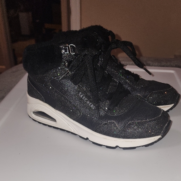Skechers Shoes - Womens Skechers Black Glitter Sneakers size 5